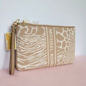 MICHAEL KORS Jet Set Charm Signature Logo Wristlet/Pouch- Camel Multi